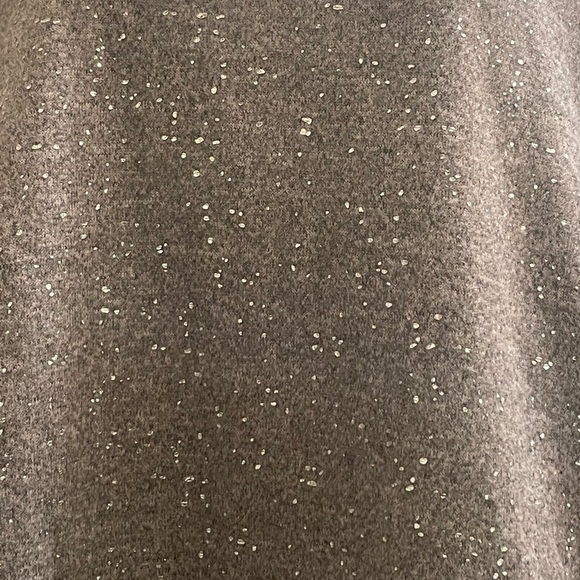 Emily Daniels Silver 3/4 Sleeve Scoop Neck Top - Picture 3 of 3